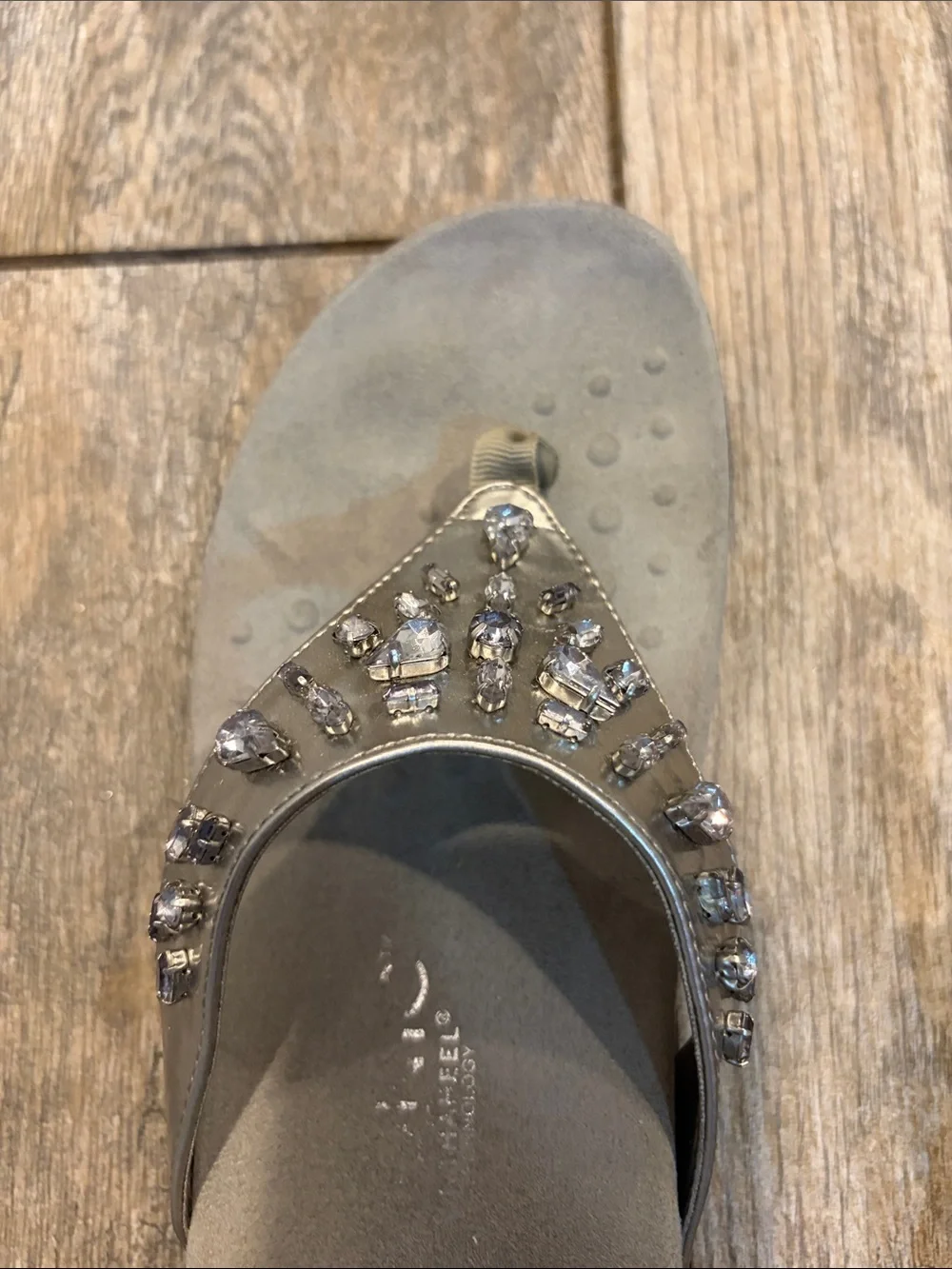 Vionic Floriana silver metallic Womens Grey Jeweled Thong Sandals size 9